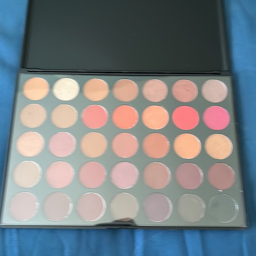 Valentine Eyeshadow Palette limited edition by Anastasia Mikaela